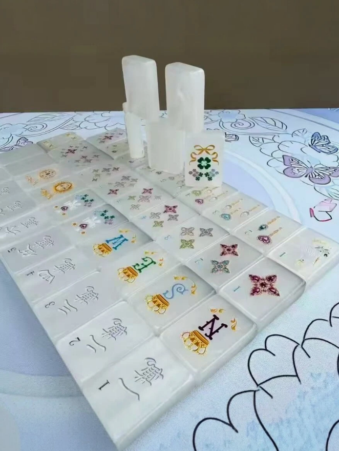 White Pearl in Mahjong Tiles and Mat Set